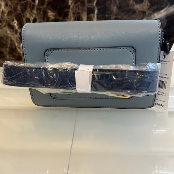 NWT-BCBGeneration TRISTAN~4-in-1~CONVERTIBLE Bag-Gold Chain & Faux Leather Strap - Picture 3 of 9